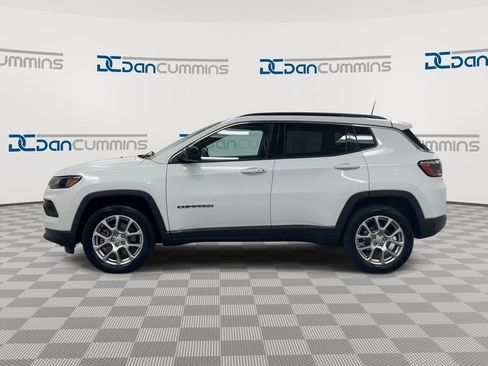 Used 2023 Jeep Compass Latitude AWD/4WD image 5