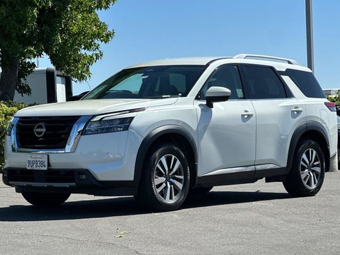 Used 2022 Nissan Pathfinder SL AWD/4WD image 8