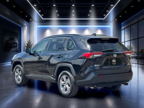Used 2023 Toyota RAV4 LE AWD/4WD image 6