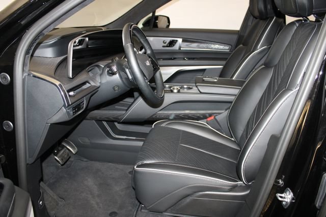 Certified 2026 Cadillac Vistiq Sport w/ LPO, Floor Liner Package AWD/4WD image 8