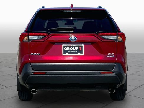 Used 2022 Toyota RAV4 XLE w/ Convenience Package AWD/4WD image 5