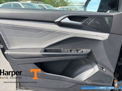 Used 2024 Volkswagen Taos SEL image 18