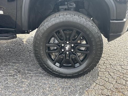 Used 2023 GMC Sierra 1500 Elevation w/ X31 Off-Road Package AWD/4WD image 10