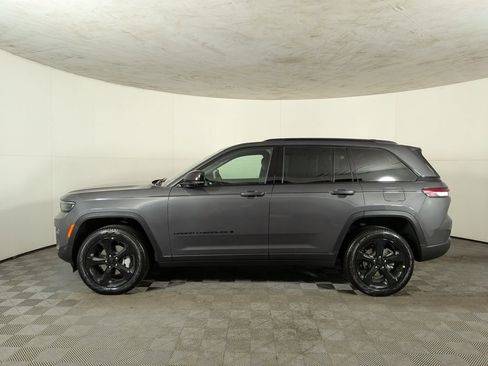 New 2025 Jeep Grand Cherokee Limited w/ Luxury Tech Group II image 3