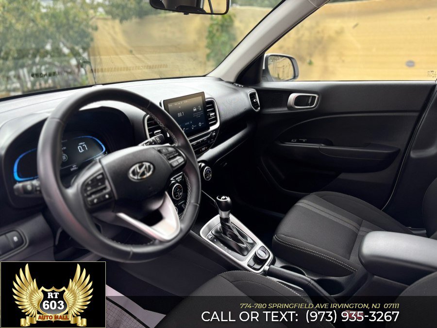 Used 2025 Hyundai Venue SEL FWD image 16