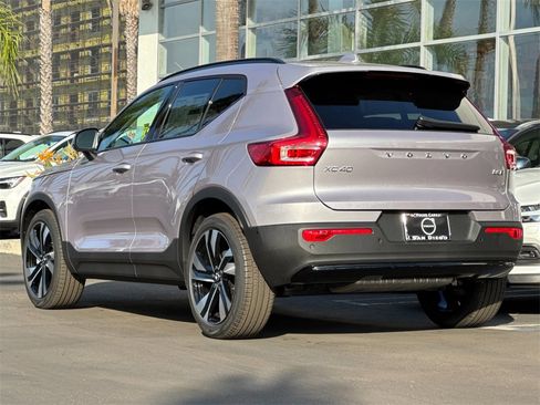 New 2026 Volvo XC40 B5 Ultra image 3