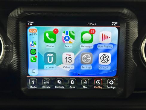 Used 2022 Jeep Gladiator Overland w/ Popular Equipment Package AWD/4WD image 3