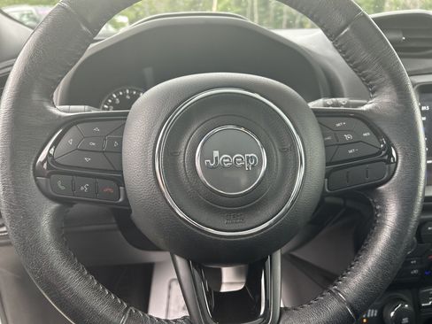 Used 2022 Jeep Renegade Altitude w/ Sun/Sound Group AWD/4WD image 10
