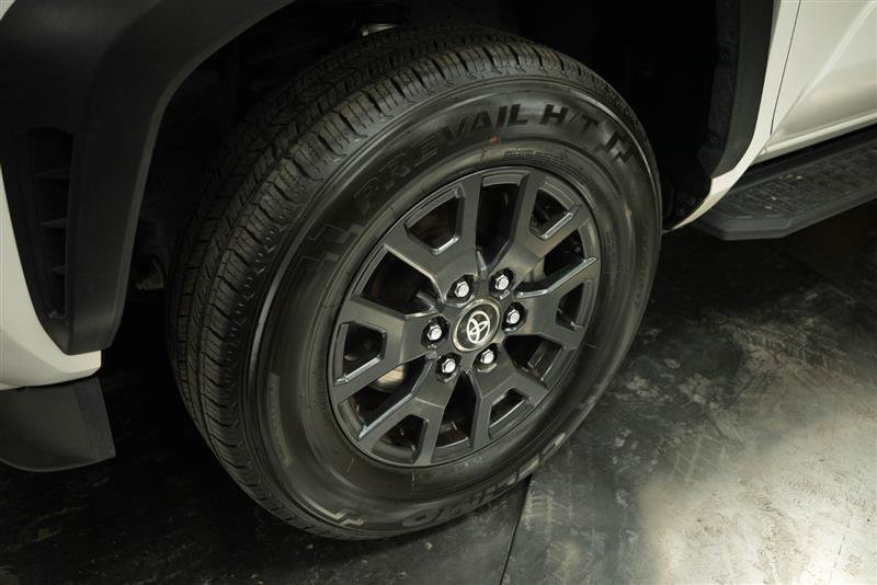 Used 2025 Toyota 4Runner SR5 AWD/4WD image 4