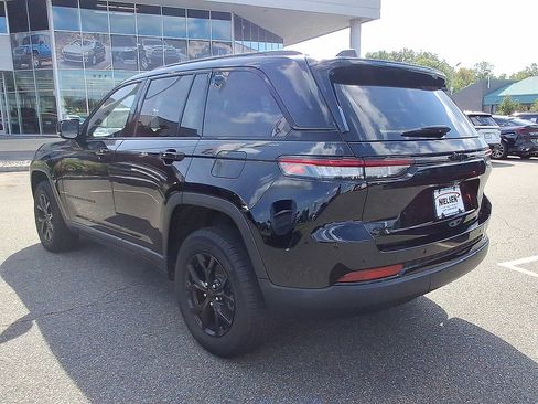 Used 2024 Jeep Grand Cherokee Altitude AWD/4WD image 6