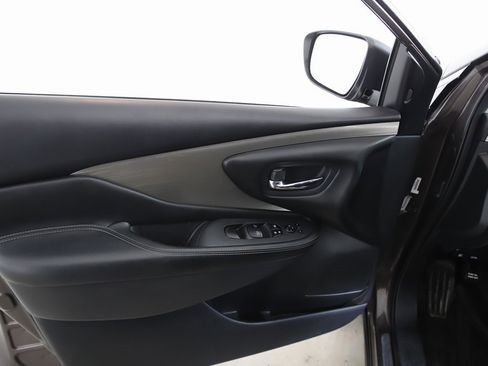 Used 2018 Nissan Murano SV image 11