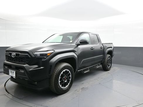 Certified 2025 Toyota Tacoma TRD Off-Road image 1