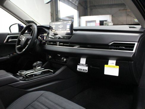 New 2026 Mitsubishi Outlander SE image 17