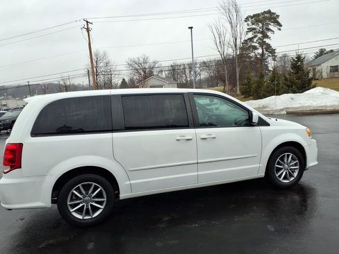 Used 2016 Dodge Grand Caravan SE FWD image 6