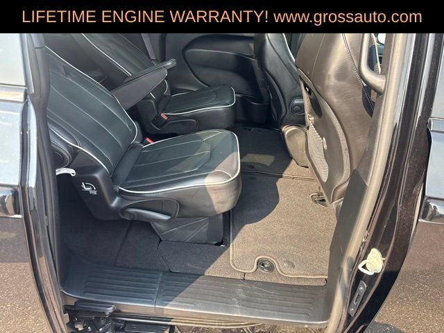 Used 2025 Chrysler Pacifica Limited FWD image 37