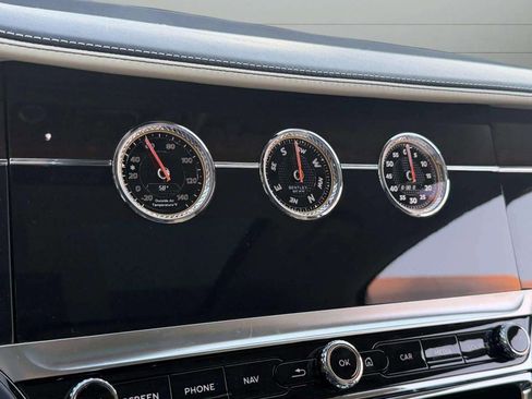 Certified 2024 Bentley Flying Spur V8 image 21