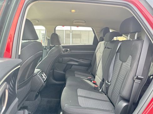 Used 2023 Kia Sorento LX image 29