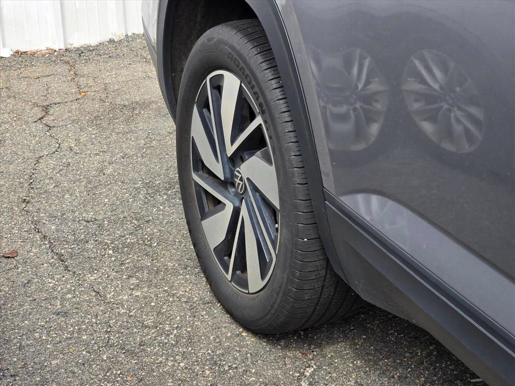 Used 2025 Volkswagen Atlas SE AWD/4WD image 18