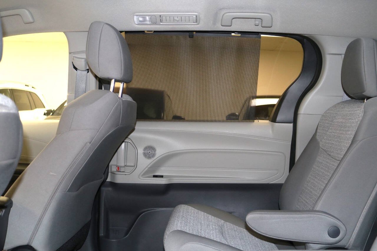 Used 2023 Toyota Sienna LE AWD/4WD image 75