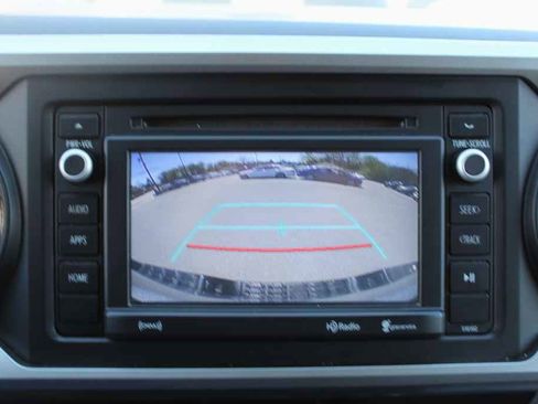 Used 2016 Toyota Tacoma SR5 w/ SR5 Appearance Package (SN) image 19