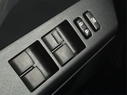 Used 2018 Toyota RAV4 LE image 39