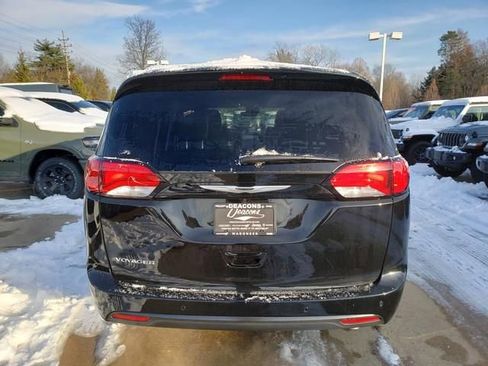 New 2026 Chrysler Voyager LX image 5