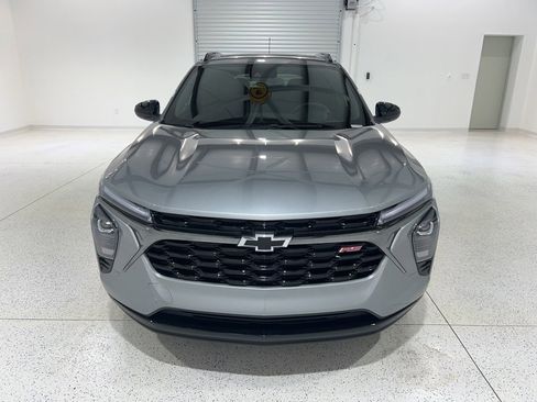 Used 2025 Chevrolet Trax RS w/ Sunroof Package image 8