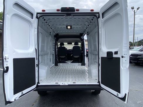 Used 2025 RAM ProMaster 2500 w/ Convenience Group FWD image 8