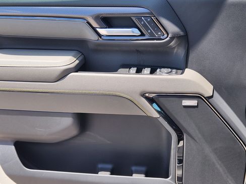 New 2026 Chevrolet Silverado 2500 ZR2 AWD/4WD image 17