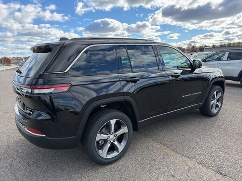 New 2025 Jeep Grand Cherokee Limited image 3