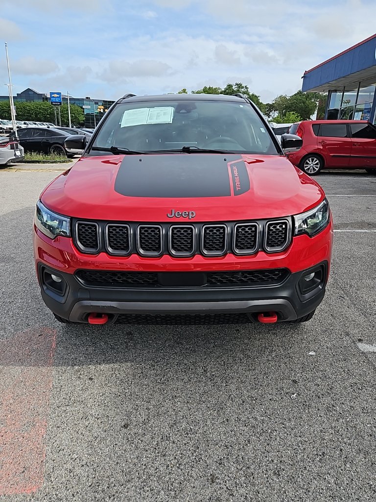 Used 2024 Jeep Compass Trailhawk AWD/4WD image 2