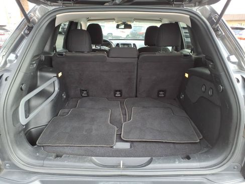 Used 2016 Jeep Cherokee Latitude AWD/4WD image 10