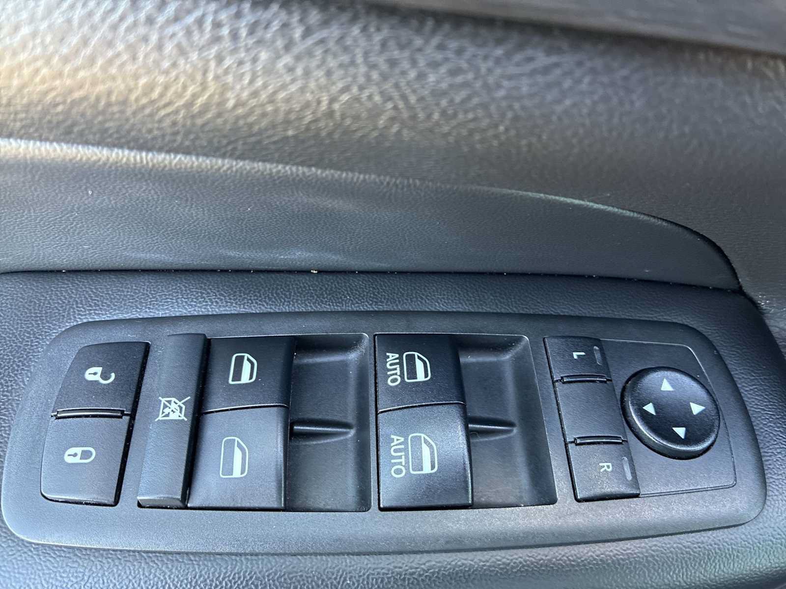 Used 2018 Jeep Grand Cherokee Altitude AWD/4WD image 15