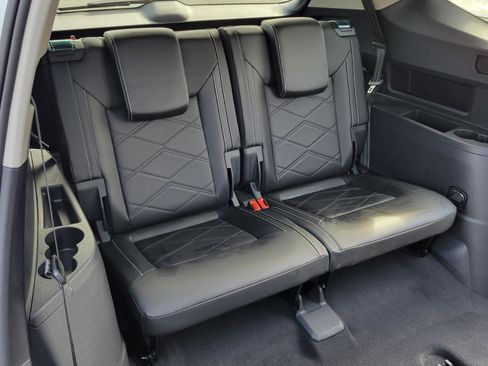 Certified 2025 Volkswagen Atlas SE w/ Panoramic Sunroof Package image 39