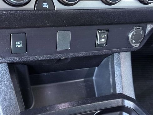 Used 2018 Toyota Tacoma SR w/ SR Convenience Package image 9