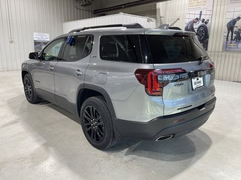 Used 2023 GMC Acadia SLT w/ Elevation Edition image 6
