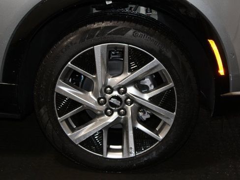 New 2026 Cadillac Optiq Luxury 1 image 33