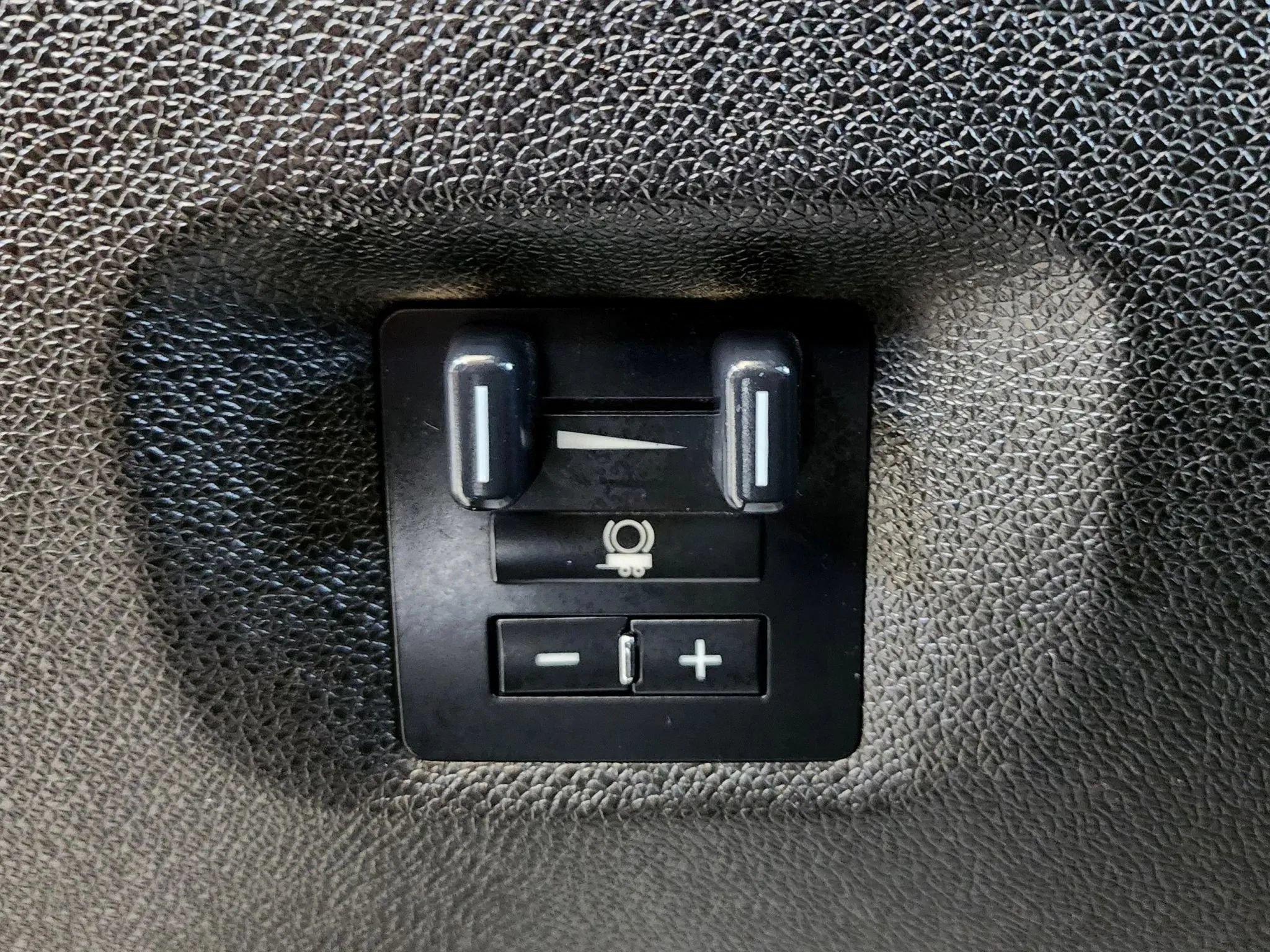Used 2010 Chevrolet Silverado 2500 LTZ AWD/4WD image 28