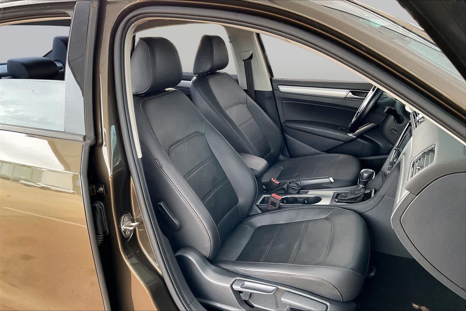 Used 2019 Volkswagen Passat 2.0T Wolfsburg w/ Wheels & Sunroof Package FWD image 10