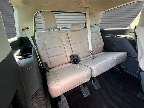 Used 2024 Lincoln Navigator Premiere AWD/4WD image 24