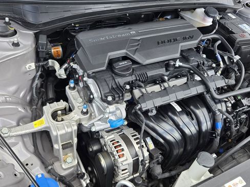 Certified 2025 Hyundai Elantra SEL image 18