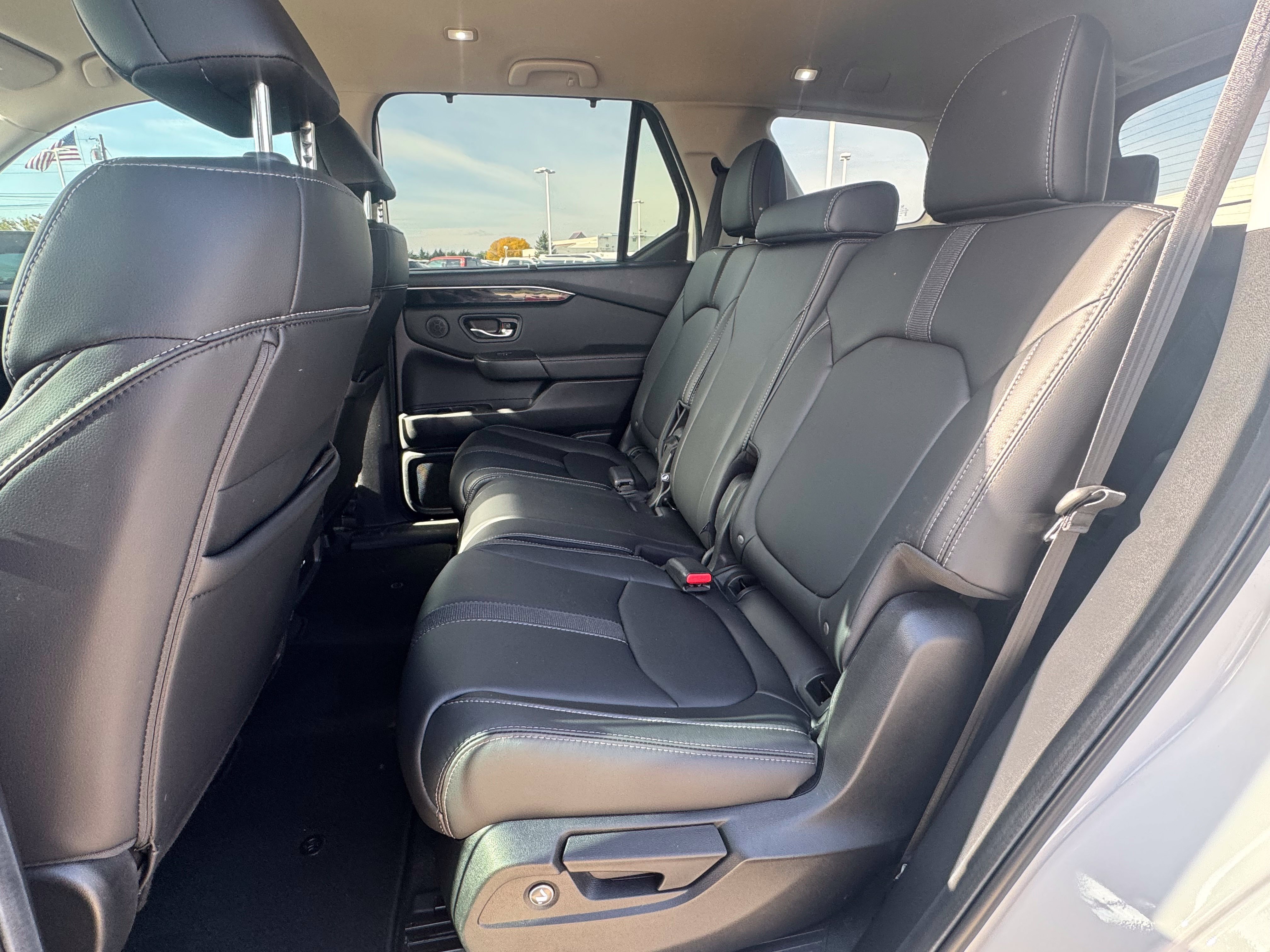 Used 2025 Honda Pilot EX-L image 13