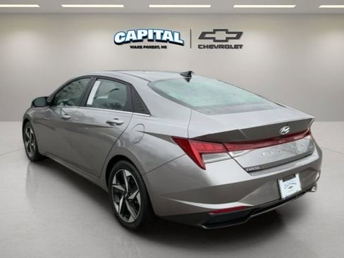 Used 2023 Hyundai Elantra Limited image 3