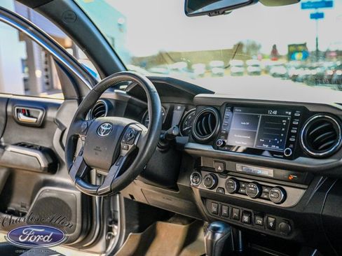 Used 2022 Toyota Tacoma SR image 15