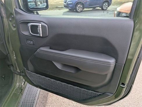 Used 2023 Jeep Wrangler Sahara w/ Cold Weather Group image 30