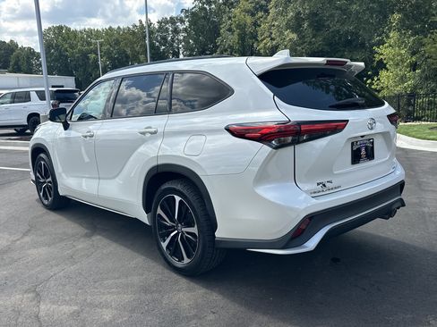 Used 2021 Toyota Highlander XSE FWD image 6