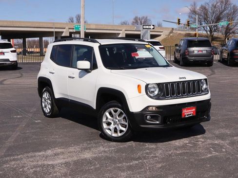 Used 2017 Jeep Renegade Latitude image 2