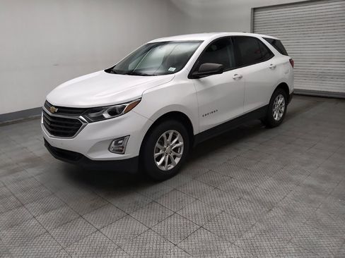 Used 2019 Chevrolet Equinox LS image 2