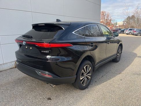 Used 2022 Toyota Venza LE image 7