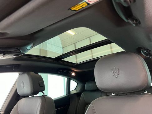 Used 2020 Maserati Levante AWD/4WD image 29